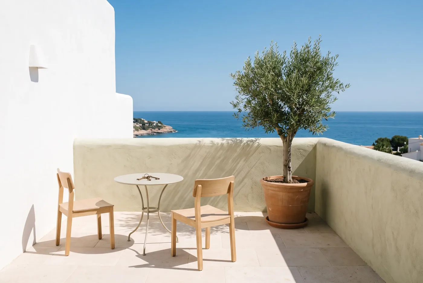 Terraza mediterránea con vistas al mar